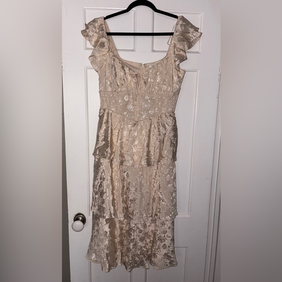 Francesca's Collections Dresses & Skirts - Sleeveless Floral Satin Tiered Midi Dress - Beige